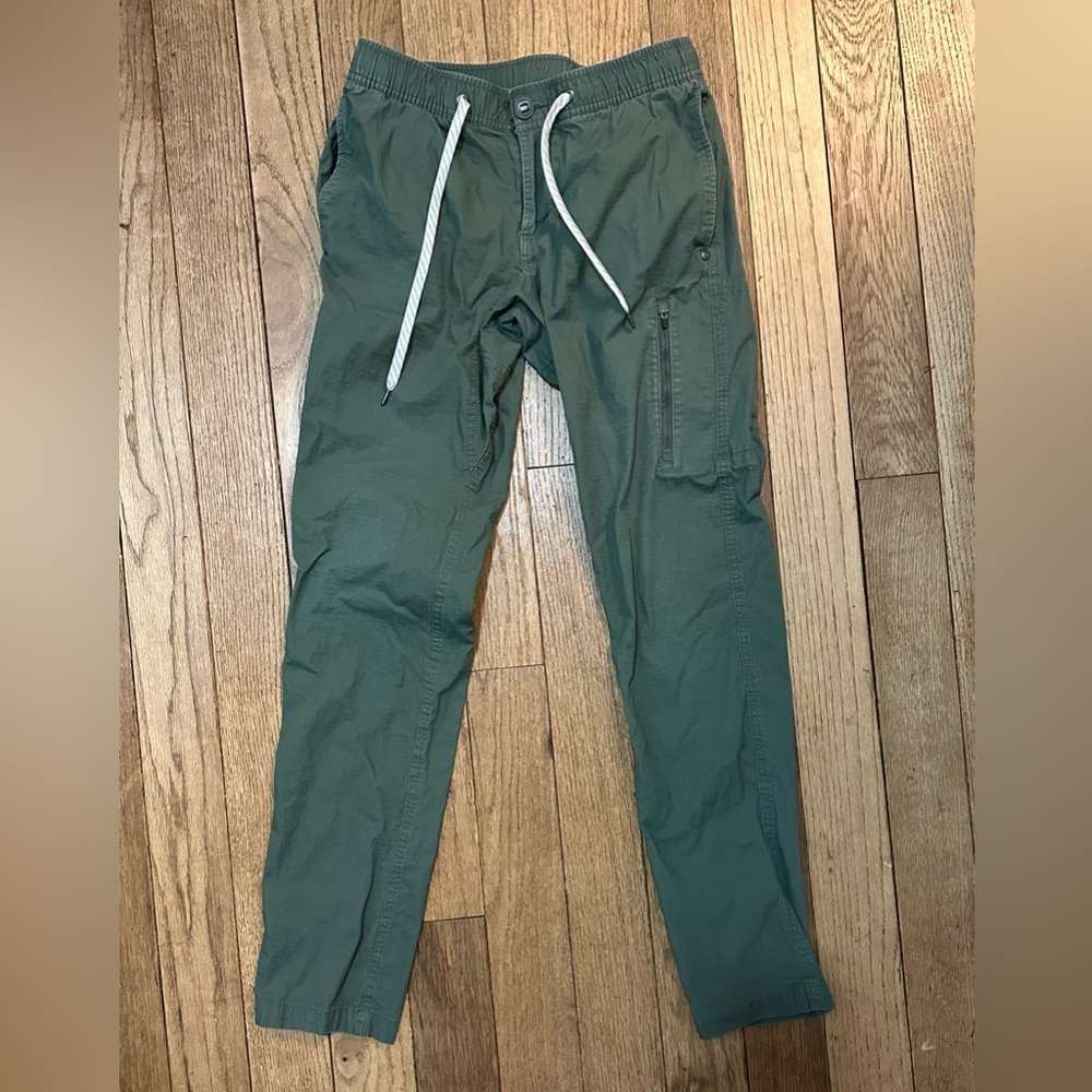 Vuori Men's Ripstop Green Cargo Hiking slim Fit Drawstring Pants comfort outdoor